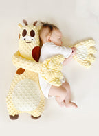 Anti startle jumping device soothes palms hugs sleeping babies patties sleeping dolls provides a sense of security and is a multifunctional compression pillow